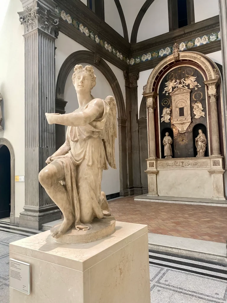 4 day london itinerary victoria and albert museum white greek statue